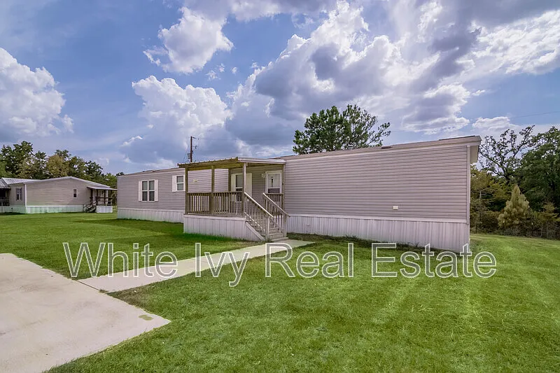 3 bed, 2.0 bath, 1216 sqft, $1,250 — Photo 2