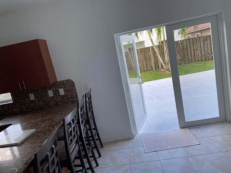 184 Eureka Dr — Photo 7