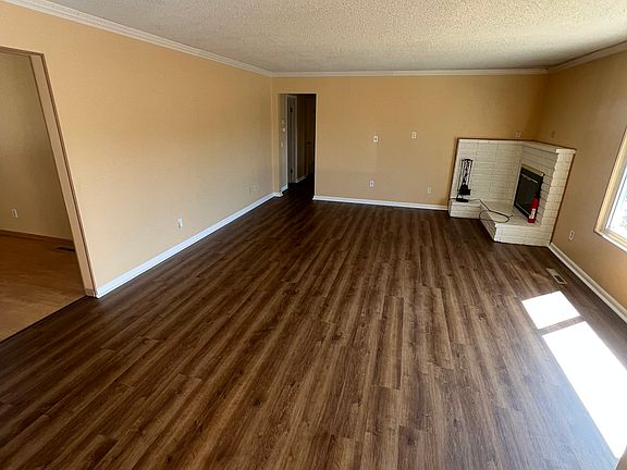2nd image of 3151 Crescent Ave