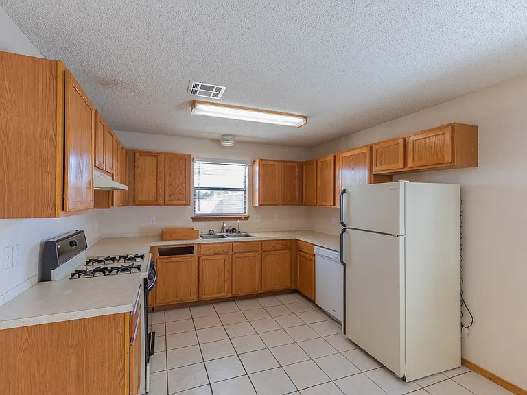 1378 Challenger Ave — Photo 29