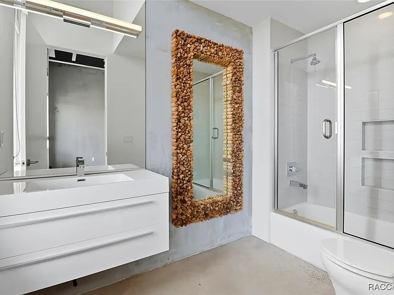 302 SE Broadway St #460 — Photo 25