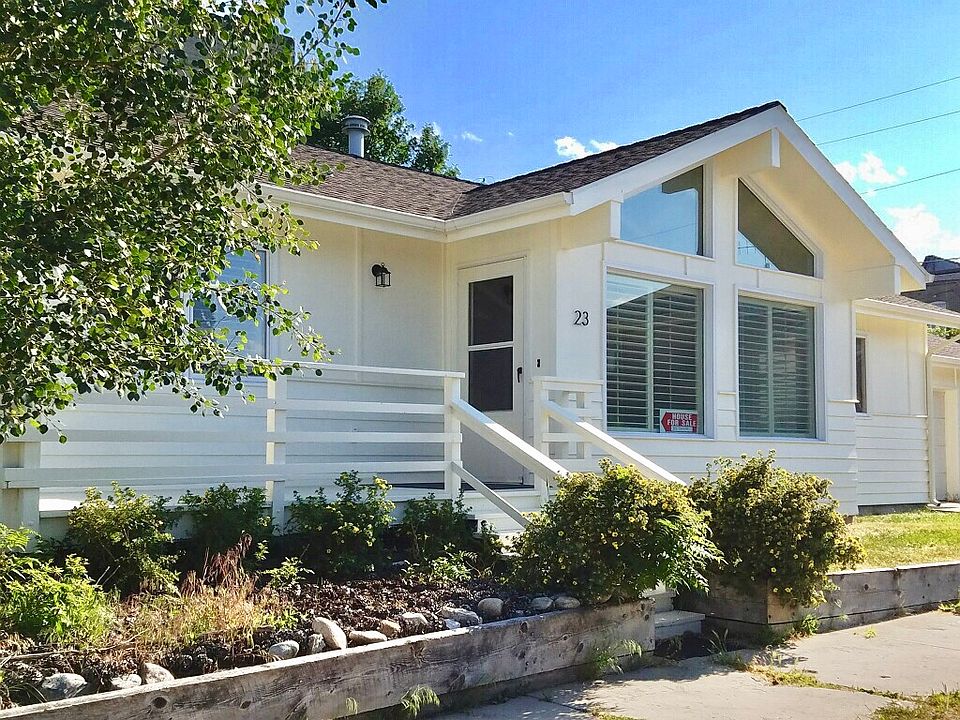 Front of House on 10th ST