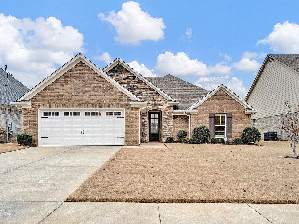 1st image of 295 Cherokee Cir