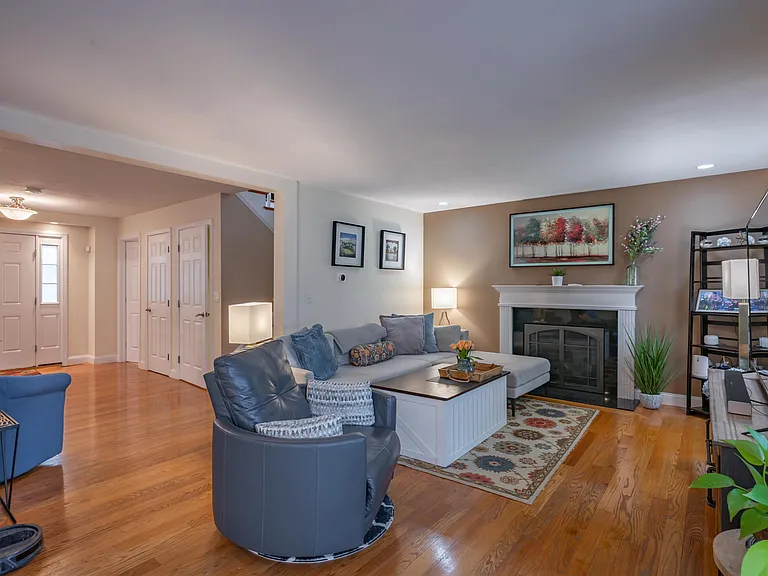 2 Lowther Pl — Photo 15