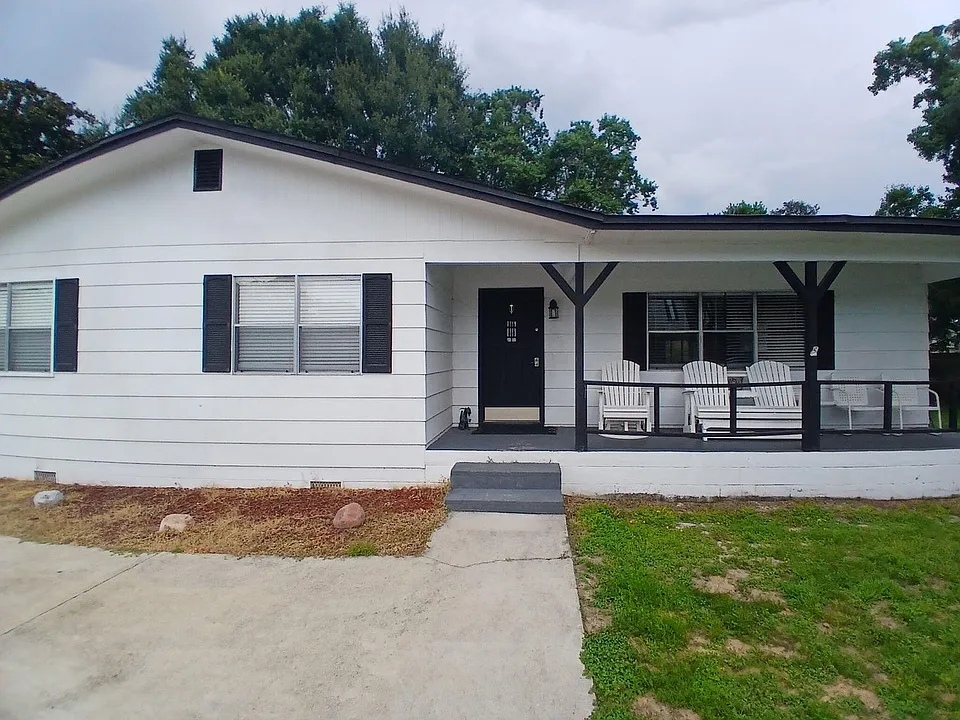 853 Fairview Dr