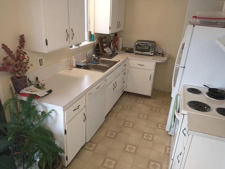 804 Tyler St — Photo 3