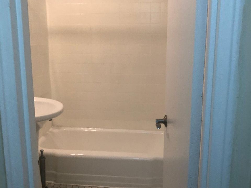 2nd image of 3625 Parsons Blvd APT 2H