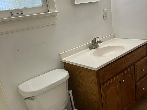 4th image of 803 S College Ave