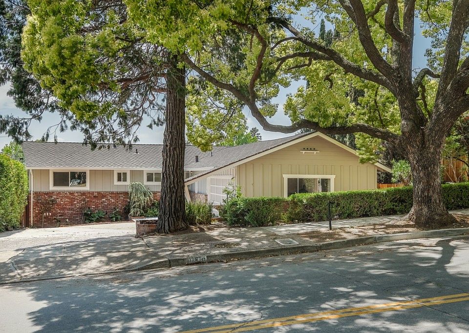 1st image of 380 Wright Ave
