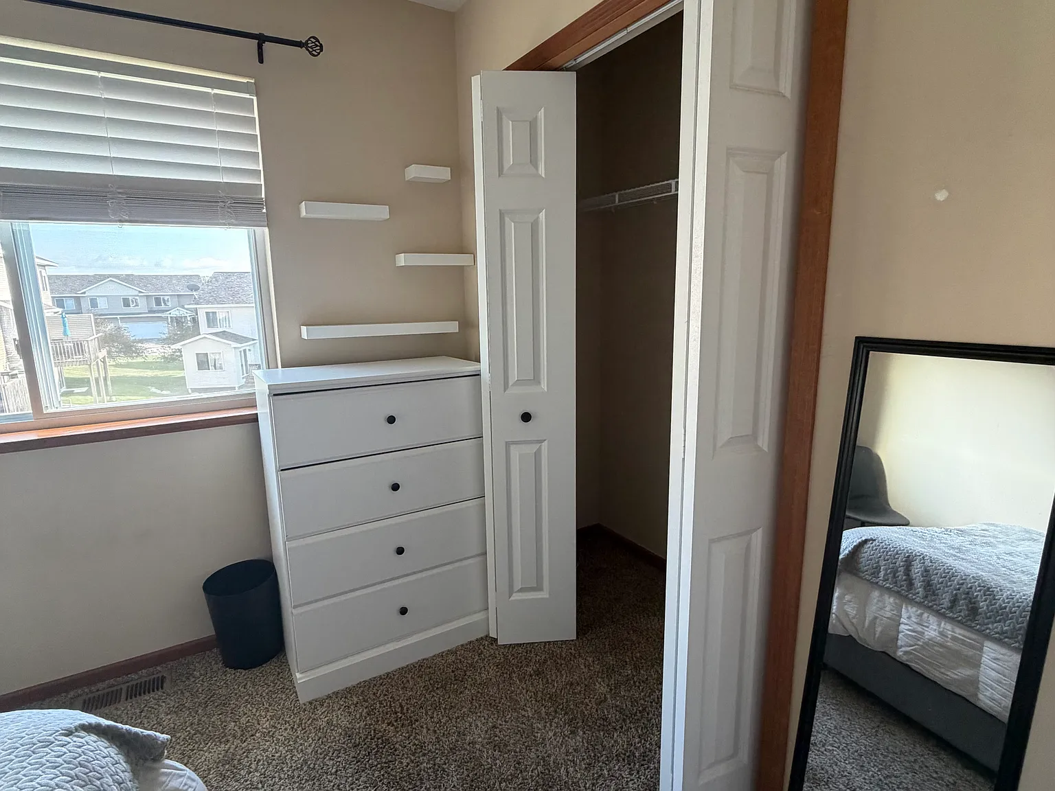 4 bed, 2165 sqft, $650 — Photo 3