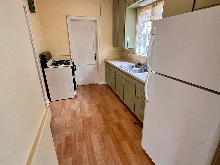 511 E Fellows St #DOWNSTAIRS — Photo 6