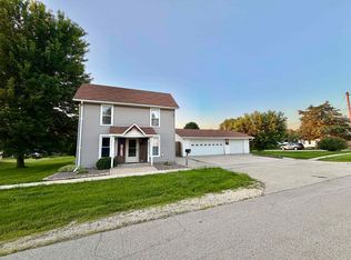 208 E Broad St, Mount Carroll, IL 61053