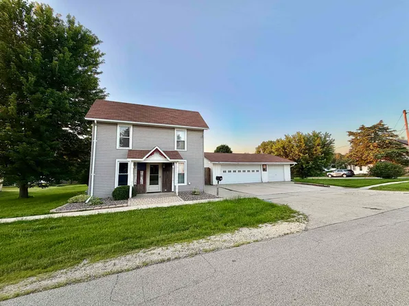 208 E Broad St, Mount Carroll, IL 61053