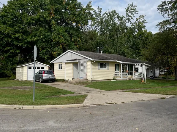 301 Fieldcrest Dr, Angola, IN 46703