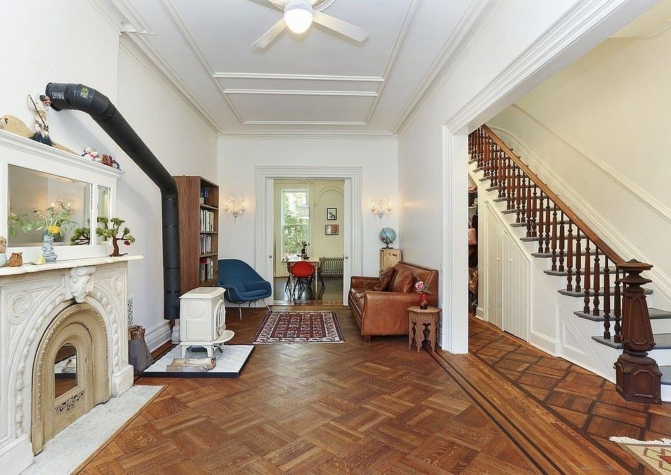 1st image of 112 Saint James Pl #2