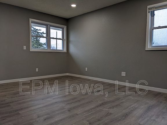 3rd image of 109 Ludland Dr Unit 8