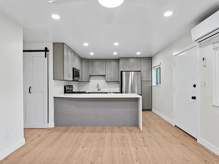 Ocean Beach Living | Modern 2Bd/2Ba | Laundry in-unit — Photo 19