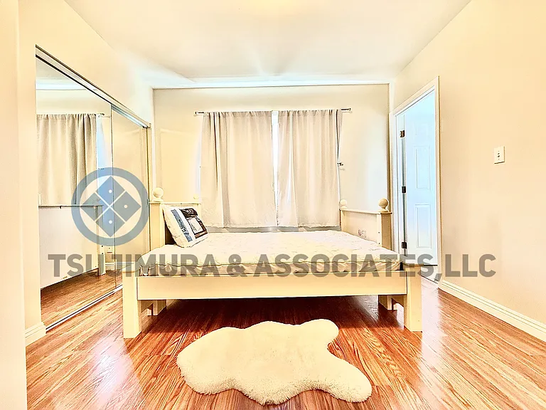 2323 E Manoa Rd — Photo 6