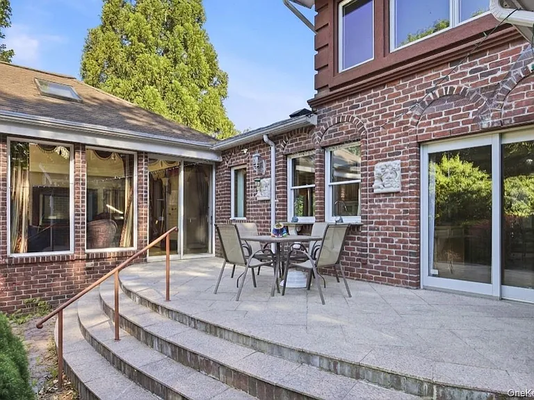 1 Bridle Path Dr — Photo 41