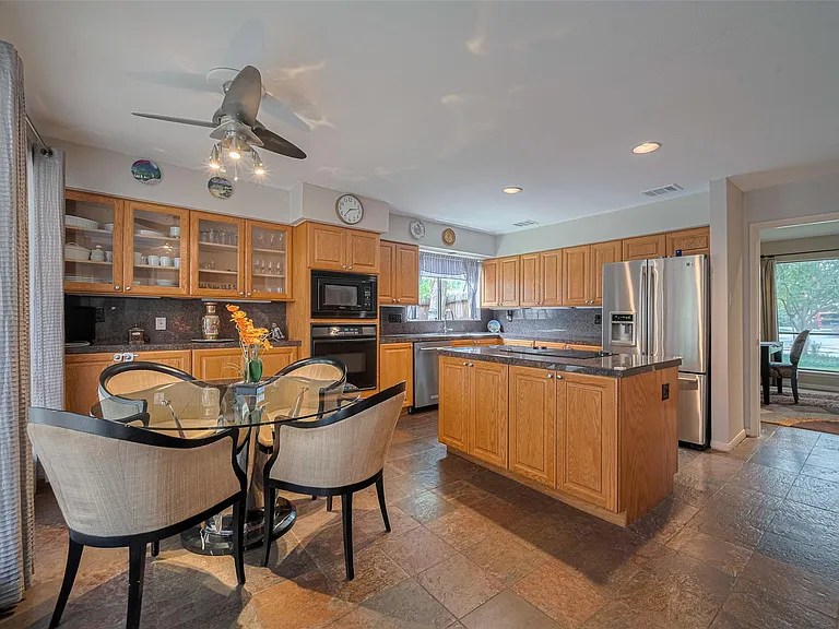 12231 Carriage Hill Dr — Photo 6