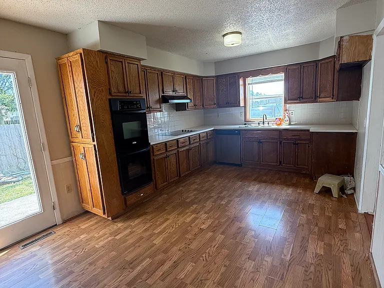 1832 S Glenn Ave — Photo 5