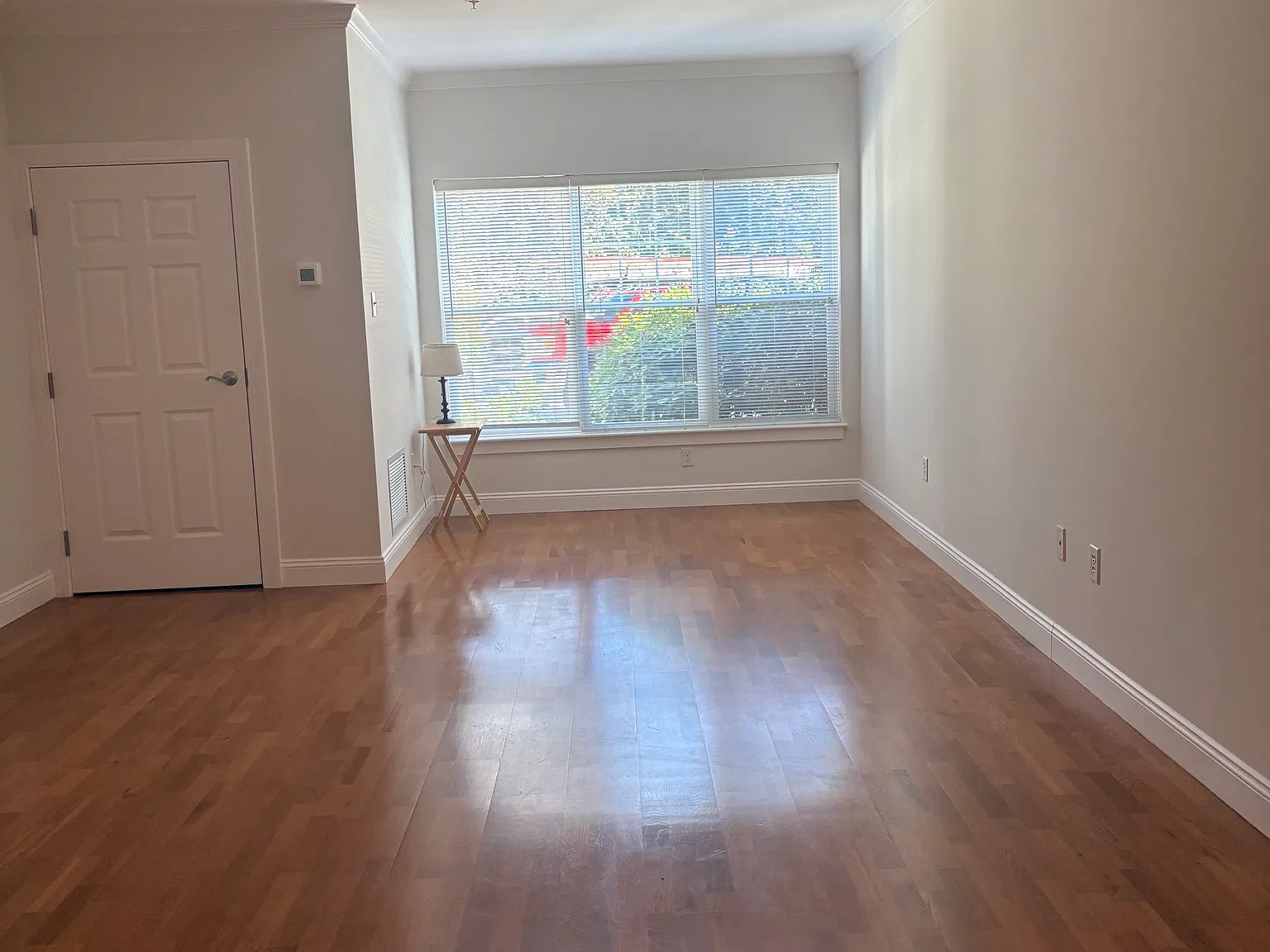 1 bed, 1002 sqft, $3,400 — Photo 2