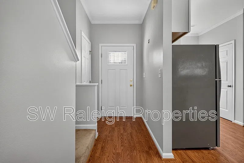 3 bed, 2.5 bath, 1413 sqft, $1,650 — Photo 3