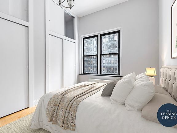 3rd image of 211 W 53rd St APT 4E