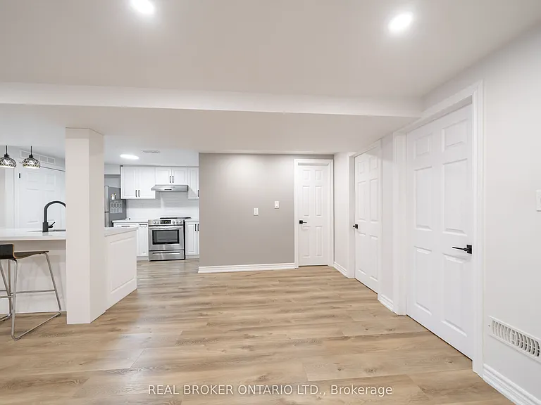22 Yucatan Rd #LOWER — Photo 10