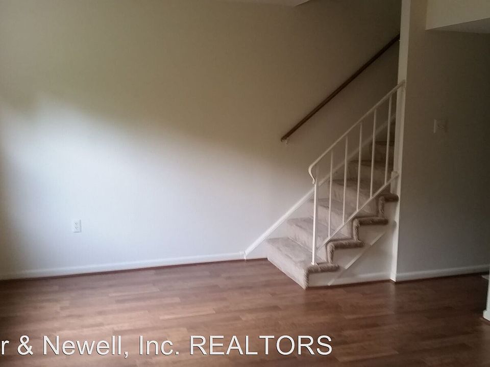 2nd image of 3923 Breezy Ct