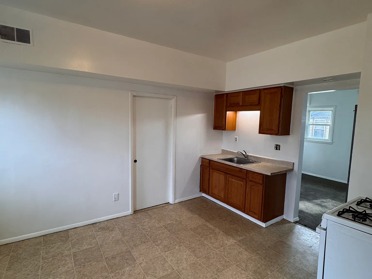 1 bed, 1000 sqft, $900 — Photo 2