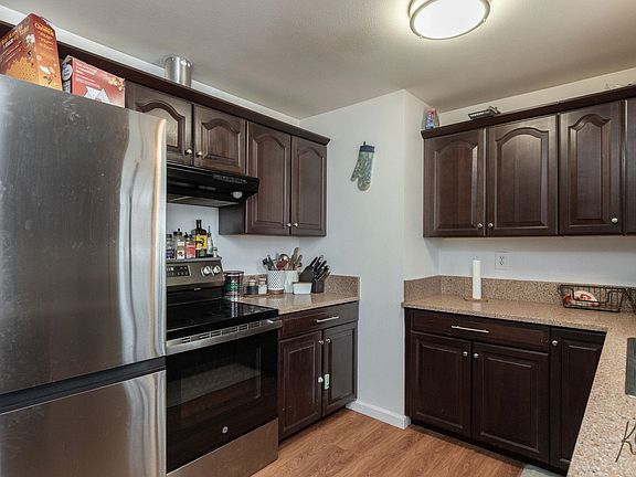 2nd image of 1180 Gregory St