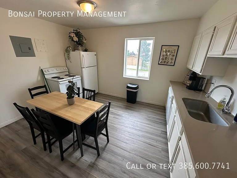 997 Chapel Dr #6 — Photo 3