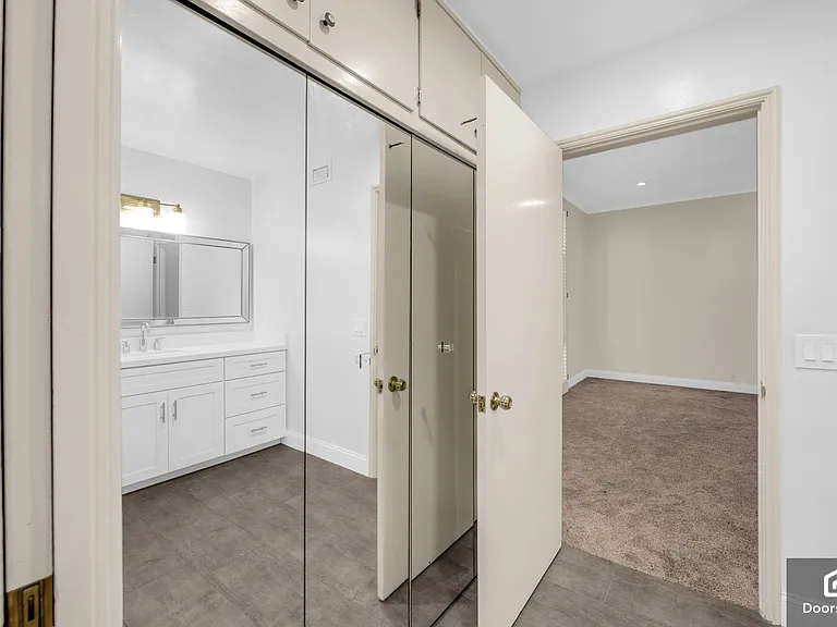 535 S Orange Grove Blvd #12 — Photo 29
