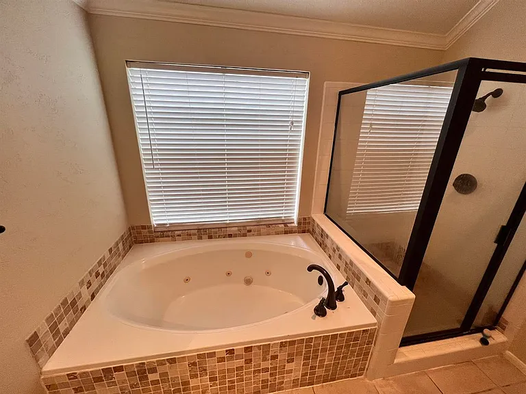 2104 Bay Hill Dr — Photo 26