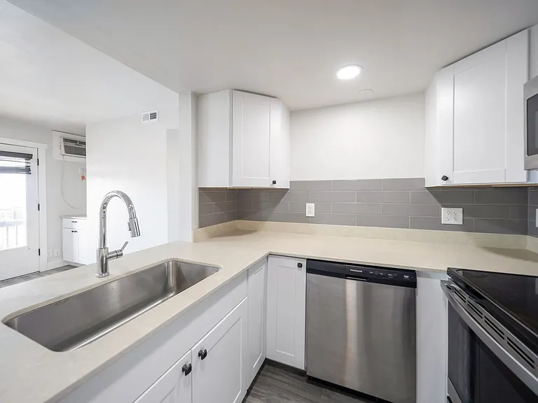 Alta View Apartments — Photo 12