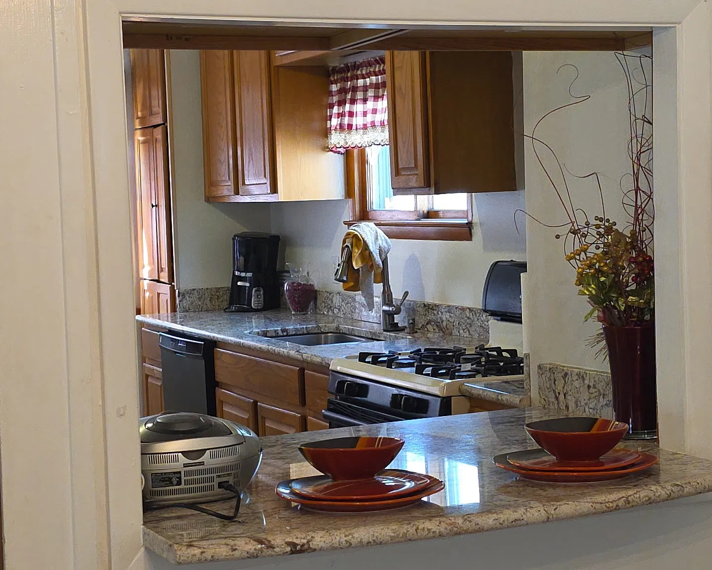 5 bed, 1948 sqft, $2,100 — Photo 2