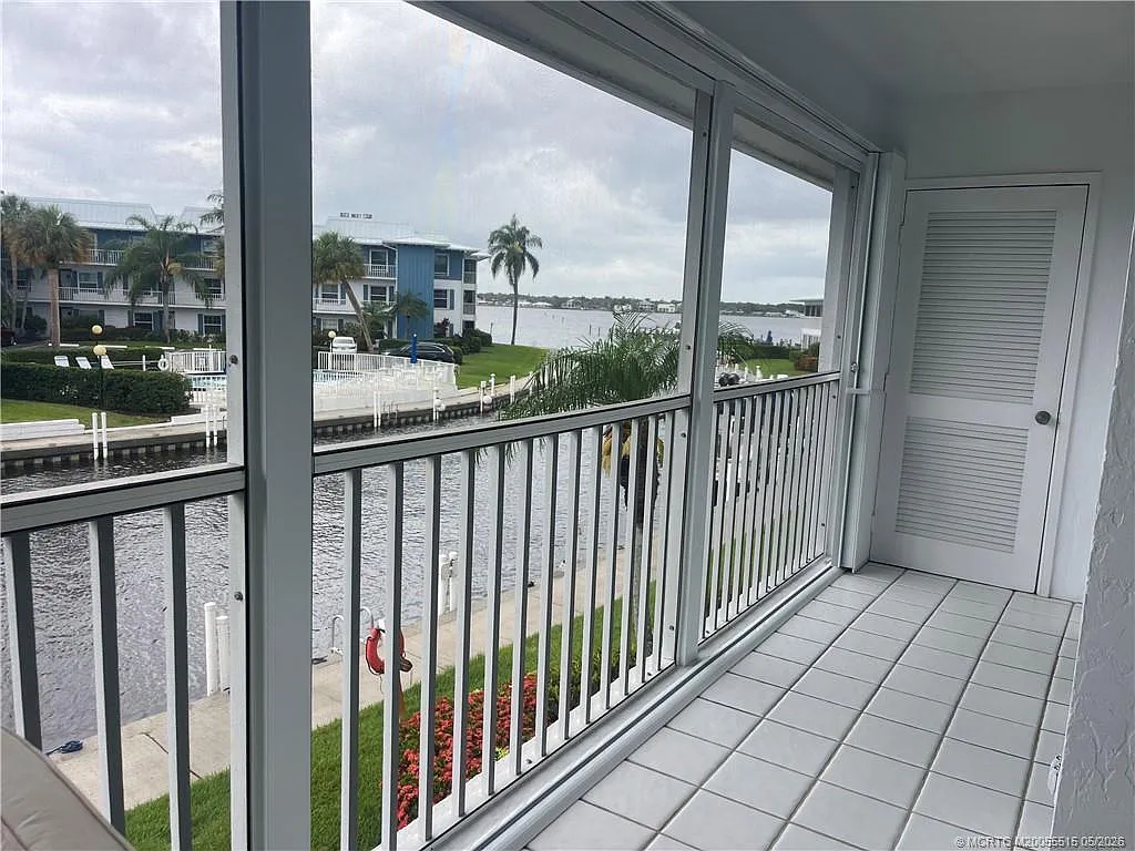 2 bed, 2.0 bath, 1191 sqft, $3,300 — Photo 2