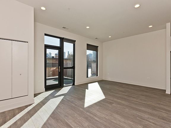 4th image of 854 N Larrabee St #202