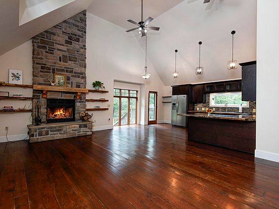 3rd image of 511 Timberlane Drive
