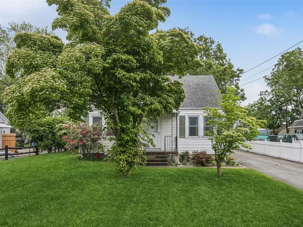 142 Woodhull Avenue, Riverhead, NY 11901