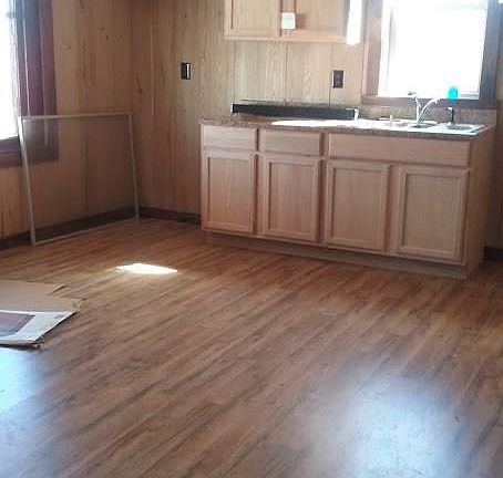4th image of 155 E Oak St