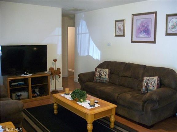 3rd image of 2430 Vinsel St