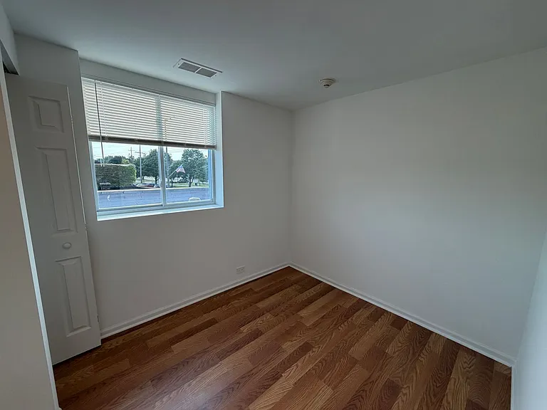 27 E Park Blvd — Photo 10