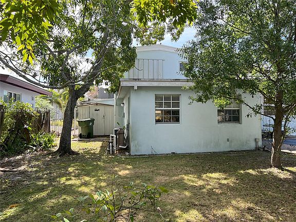3rd image of 2412 Sugarloaf Ln
