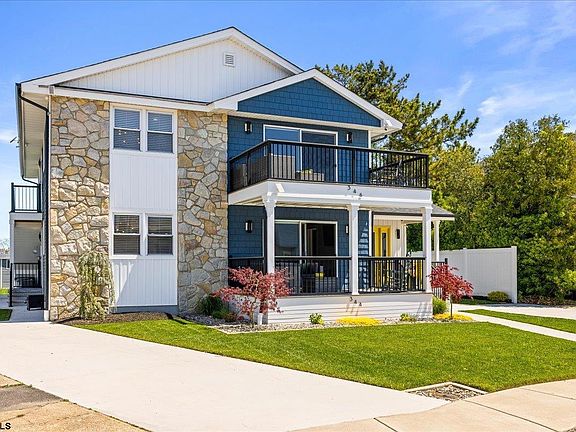 3rd image of 344-346 Hampshire Dr