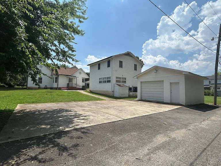 213 E Buford St — Photo 27