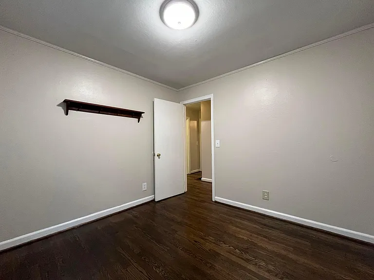 128 Baker St — Photo 18