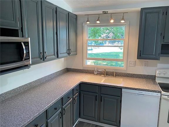 5th image of 85 Lisa Ln