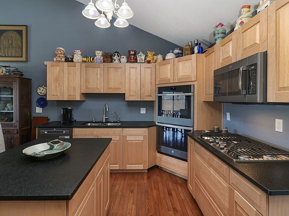 4th image of 1818 Park West Dr